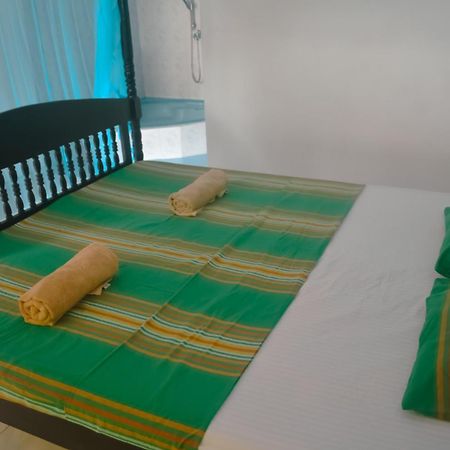 Glow Accommadation Тангале Екстериор снимка