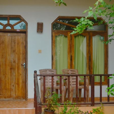 Glow Accommadation Тангале Екстериор снимка