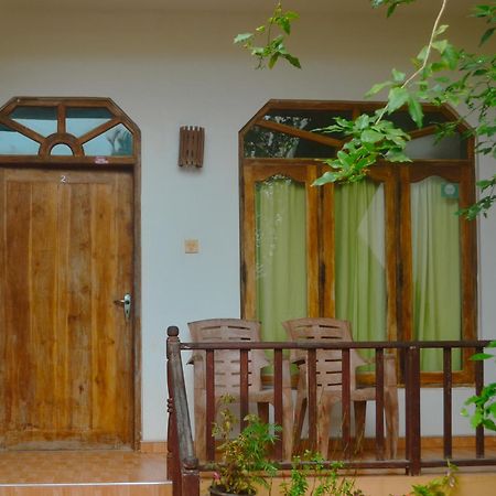 Glow Accommadation Тангале Екстериор снимка