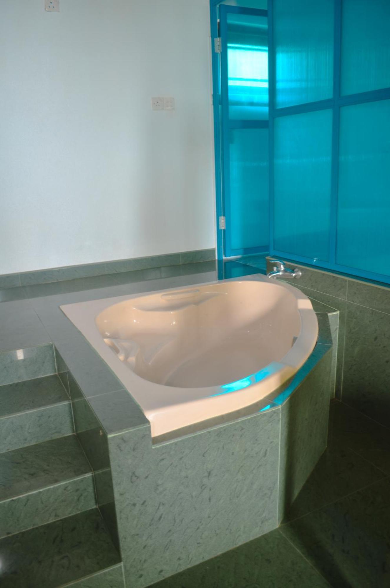 Glow Accommadation Тангале Екстериор снимка