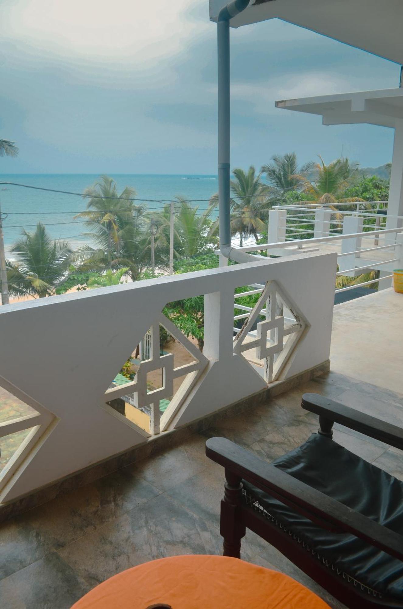 Glow Accommadation Тангале Екстериор снимка