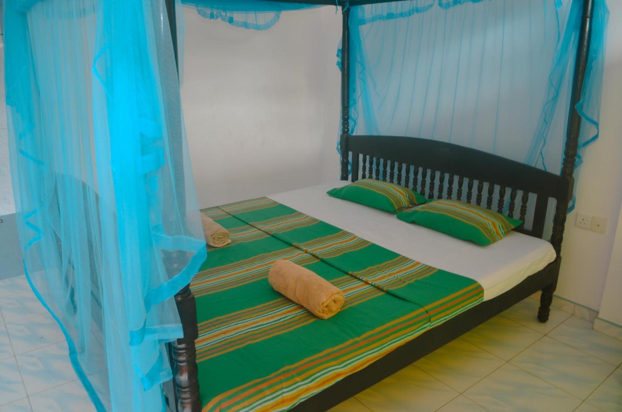 Glow Accommadation Тангале Екстериор снимка
