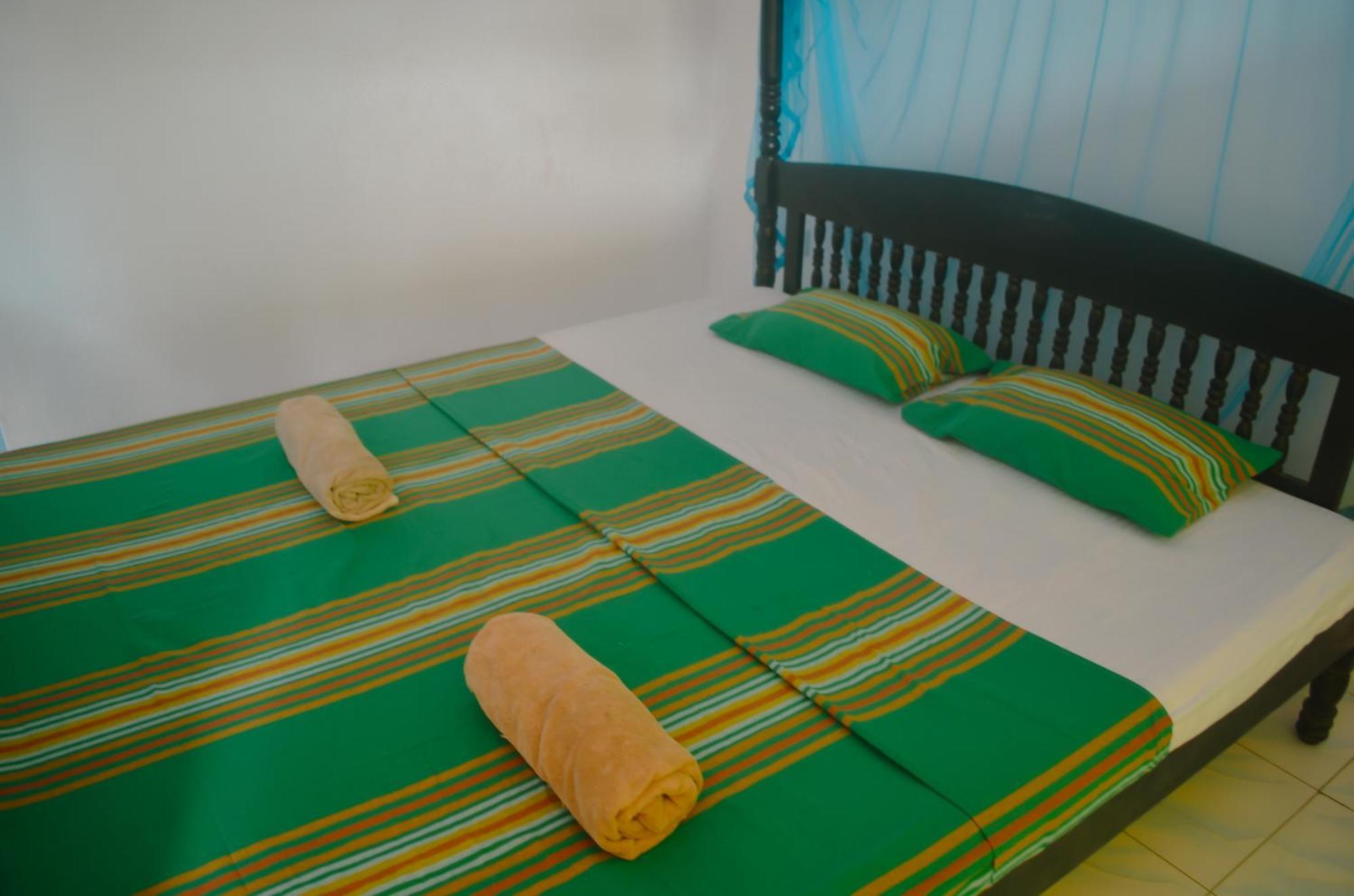 Glow Accommadation Тангале Екстериор снимка
