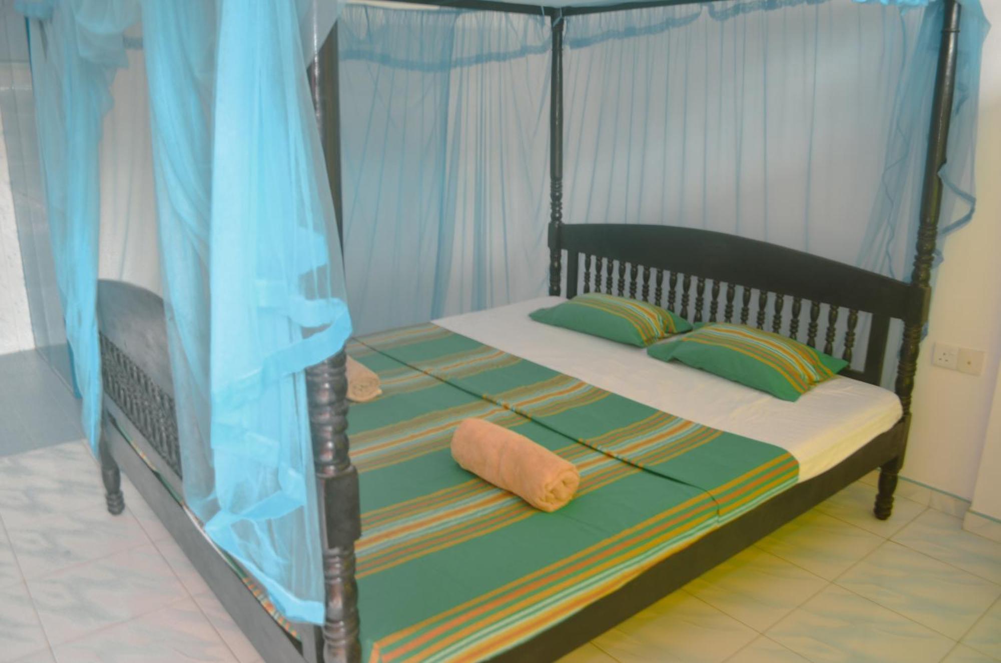 Glow Accommadation Тангале Екстериор снимка