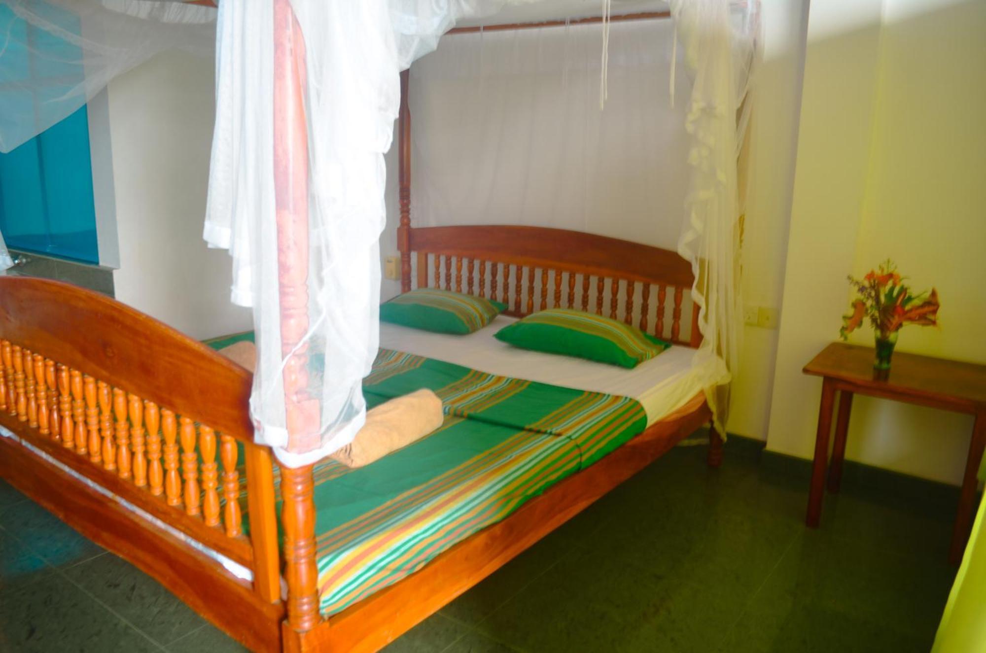 Glow Accommadation Тангале Екстериор снимка