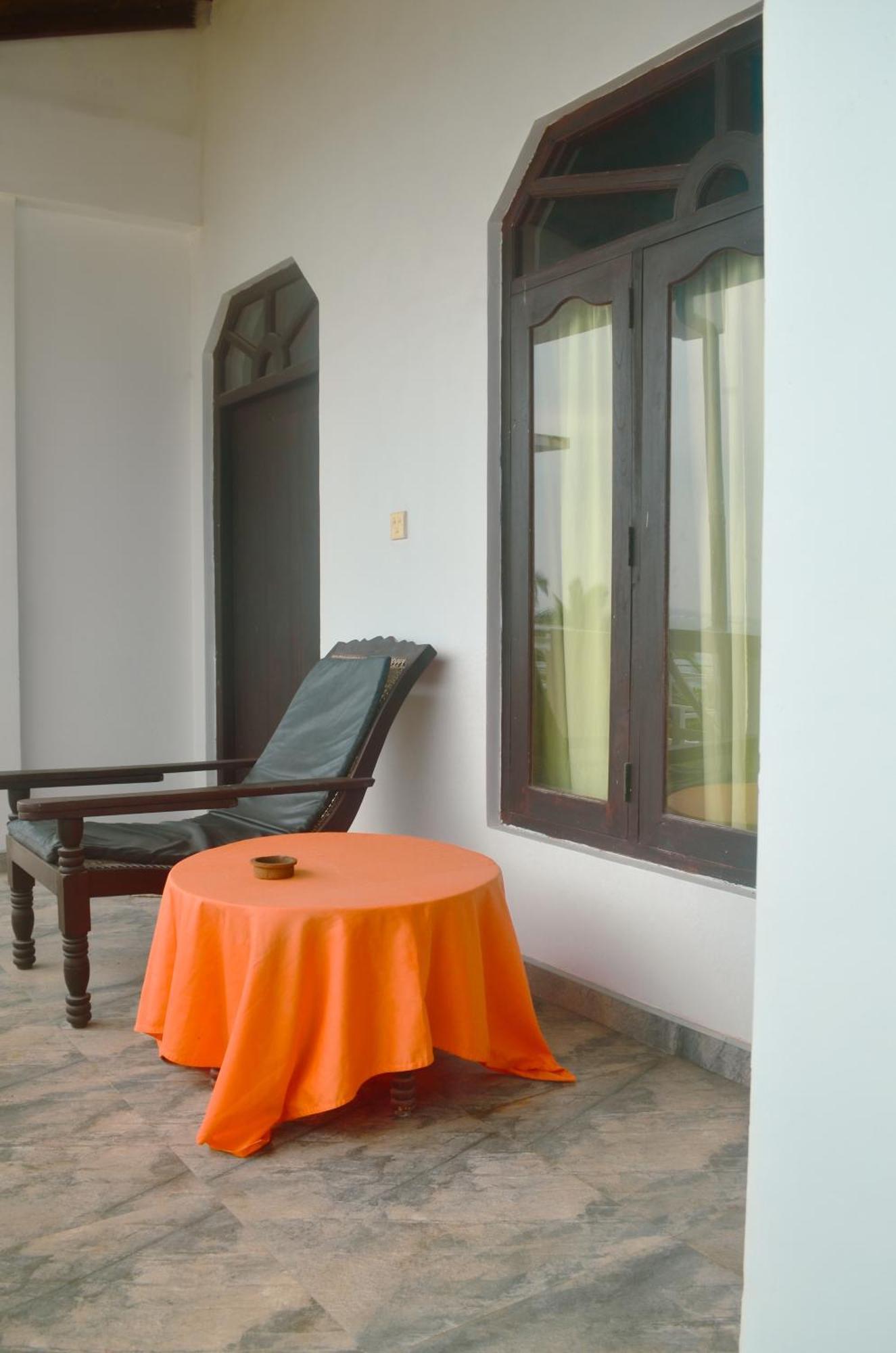Glow Accommadation Тангале Екстериор снимка
