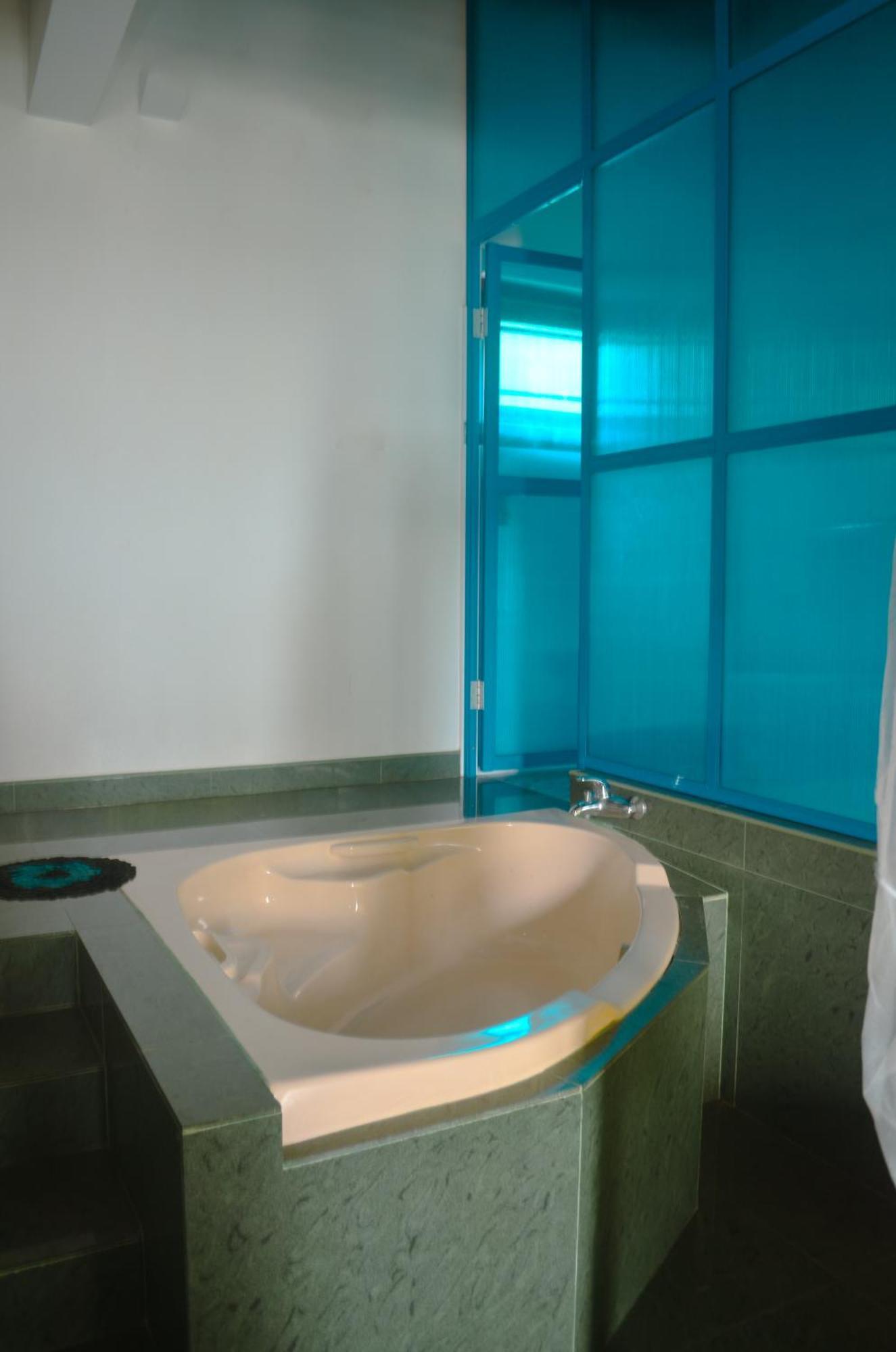 Glow Accommadation Тангале Екстериор снимка