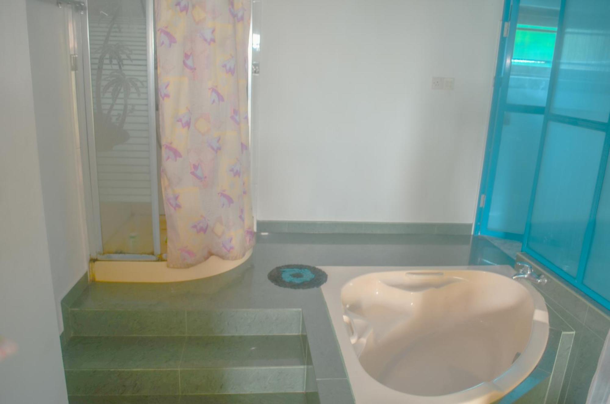 Glow Accommadation Тангале Екстериор снимка